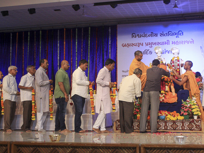Tribute Assembly in Honor of HH Pramukh Swami Maharaj, Bhavnagar