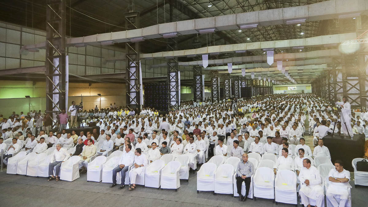 Devotees and well-wishers during the memorial assembly