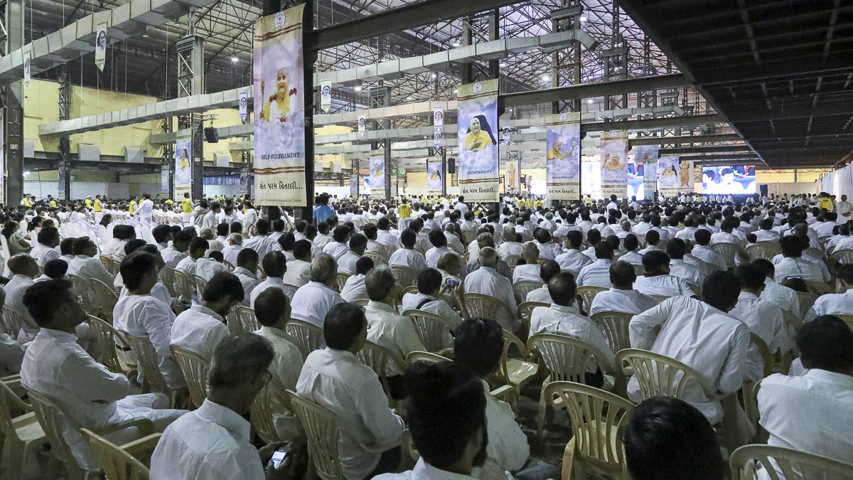 Devotees and well-wishers during the memorial assembly