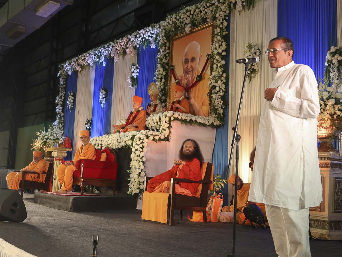 Shri Arun Gujarathi addresses the assembly