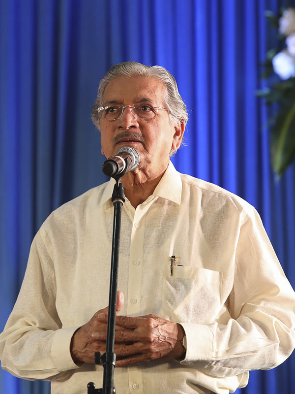 Shri Subhash Desai addresses the assembly
