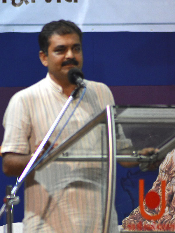 Shri Gaurangbhai Rathoda addresses the assembly