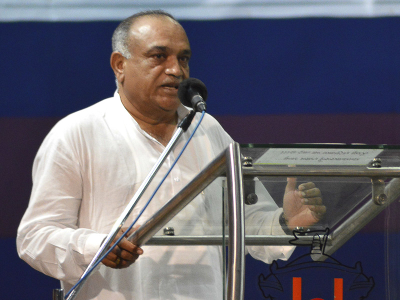 Shri Ghanshyambhai Patel addresses the assembly