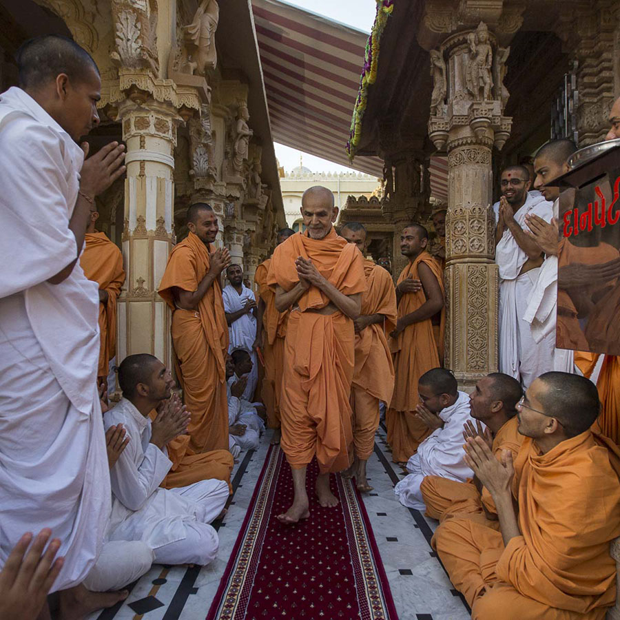 Sadhus and parshads doing darshan of Param Pujya Mahant Swami in the mandir pradakshina