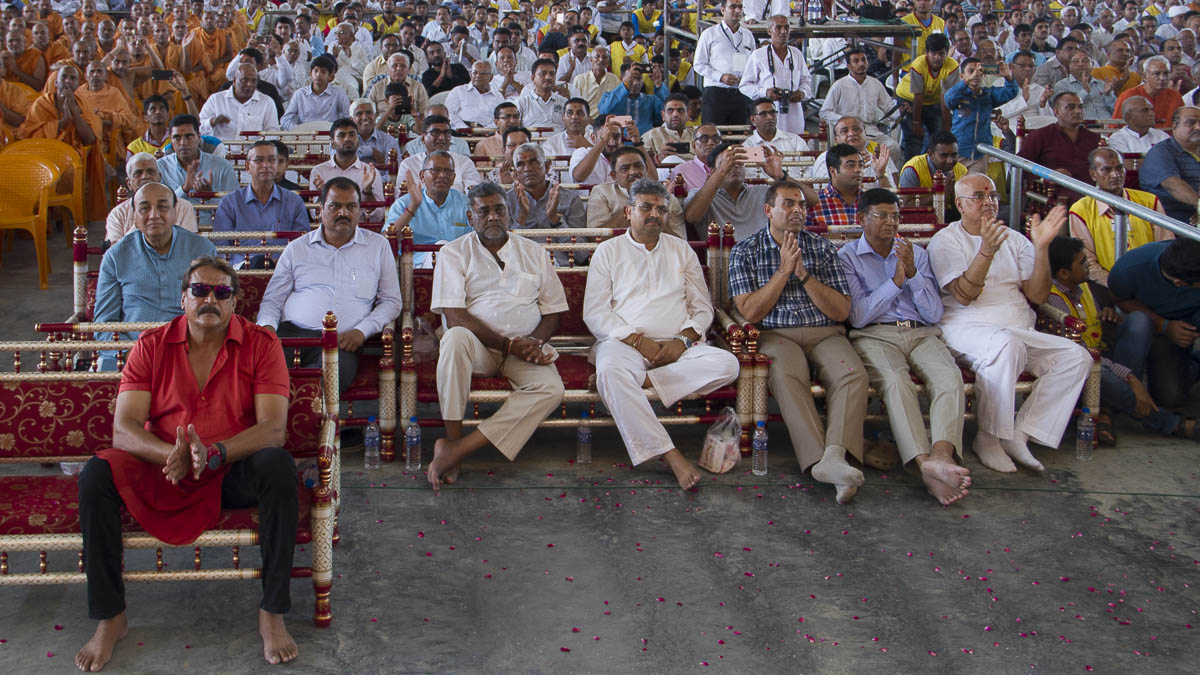 Devotees during the assembly