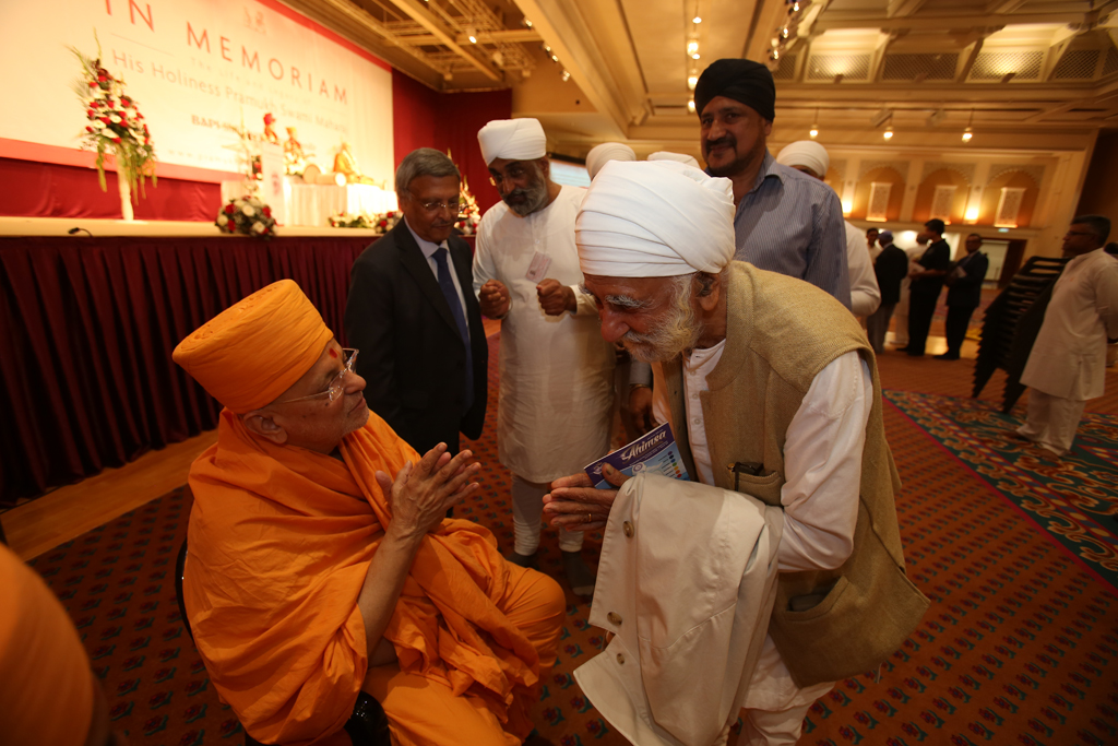 Well-wishers greet Pujya Ishwarcharan Swami