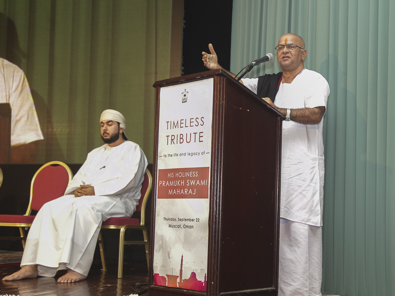 Shri Sharad Vyas addresses the assembly