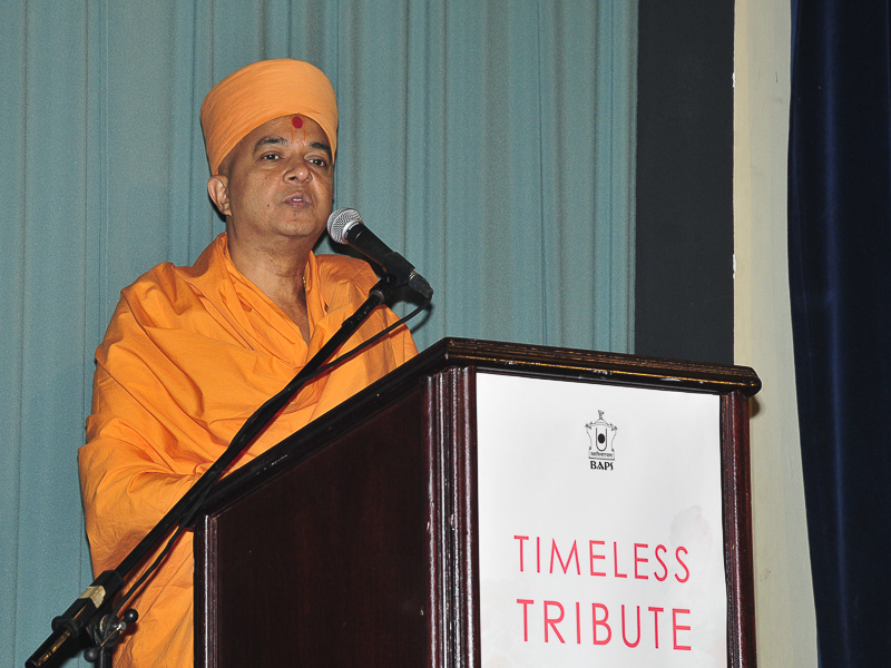 Brahmavihari Swami addresses the assembly