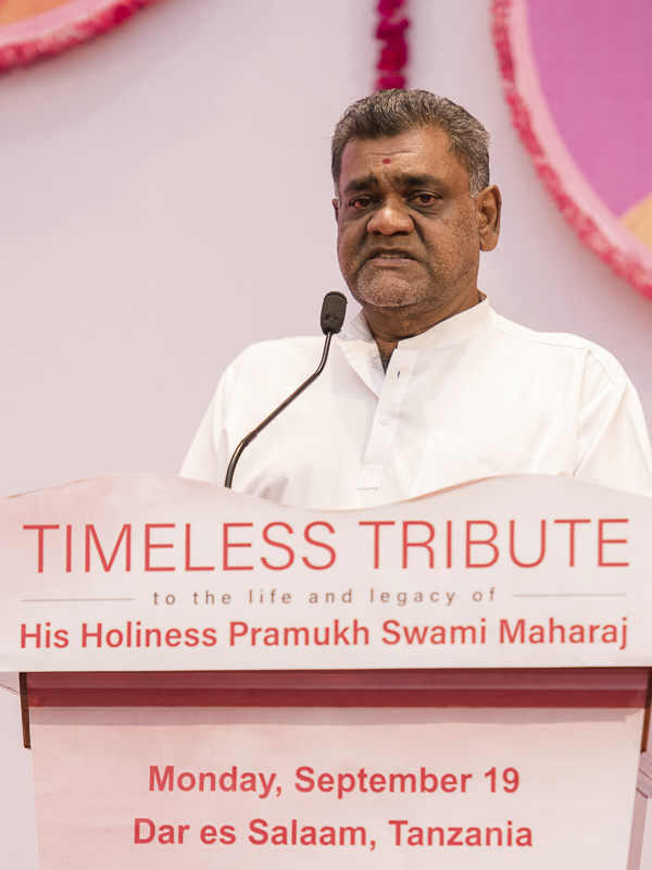 Shri Subhashbhai addresses the assembly