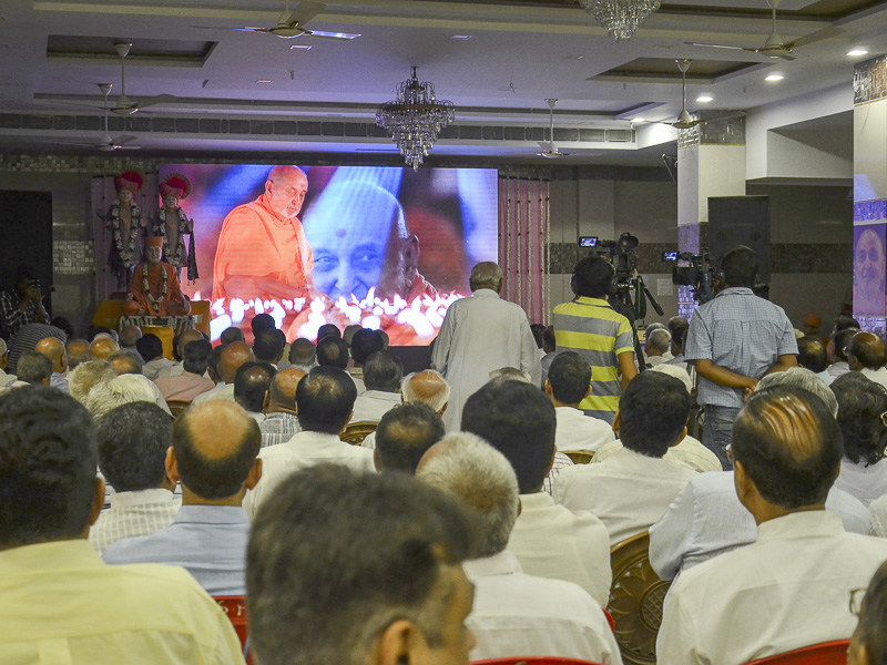 Tribute Assembly in Honor of HH Pramukh Swami Maharaj, Kolkata