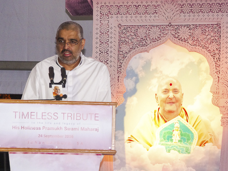 Shri Imtiaz Cajee addresses the assembly