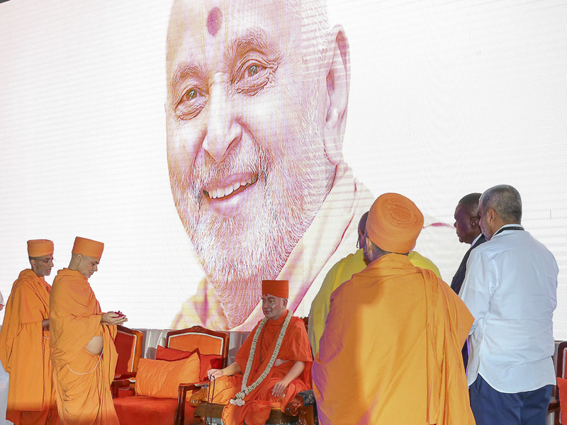 Tribute Assembly in Honor of HH Pramukh Swami Maharaj, Johannesburg