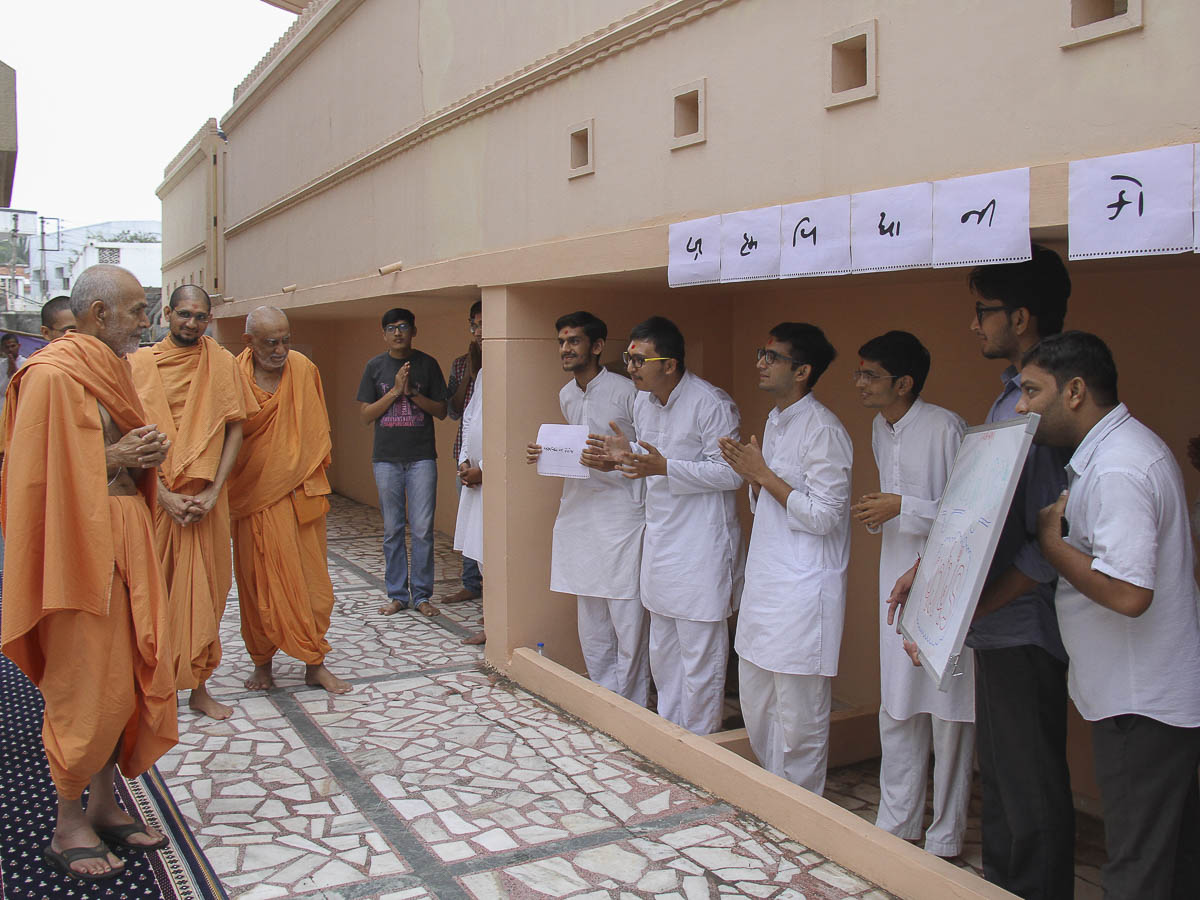 A skit presentation by youths before Param Pujya Mahant Swami, 4 Oct 2016