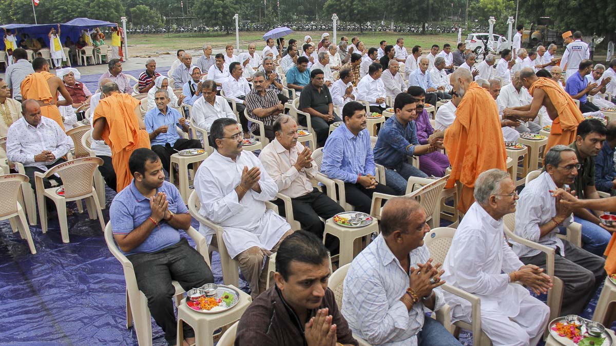 Devotees during the mahapuja rituals, 6 Oct 2016