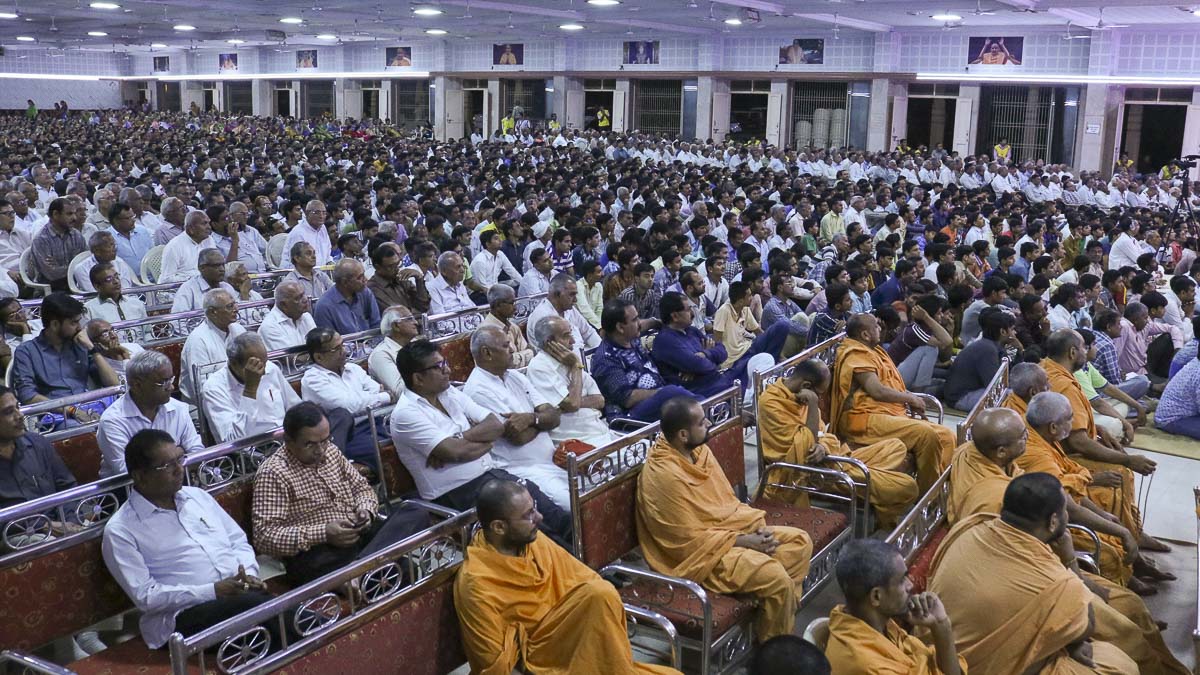 Sadhus and devotees during the welcome assembly, 6 Oct 2016