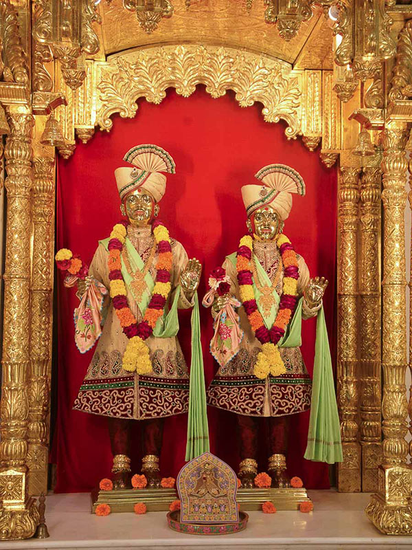 Bhagwan Swaminarayan and Aksharbrahman Gunatitanand Swami, 13 Oct 2016