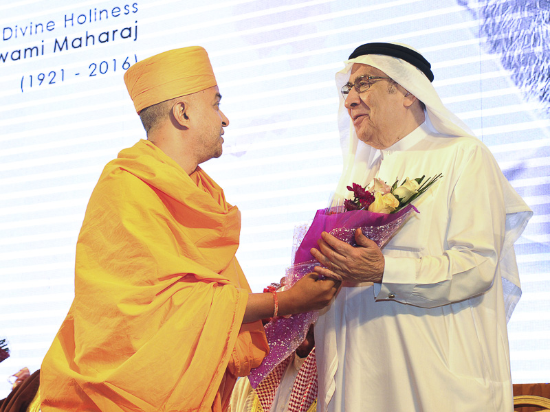 Brahmavihari Swami welcomes Mr. Mohammed Kanoo