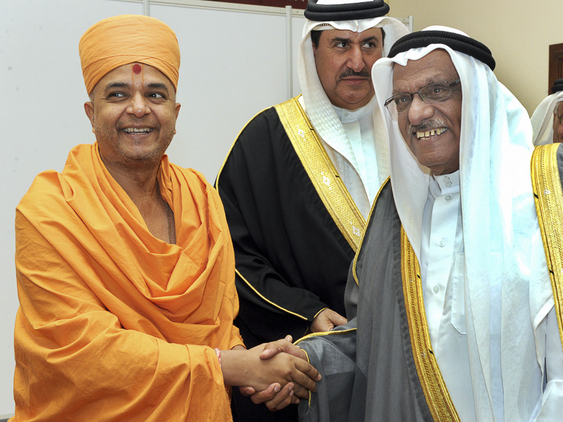 Brahmavihari Swami meets Dr. Abdulrahman Bu Ali