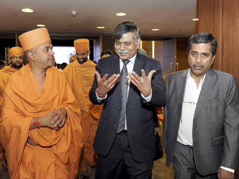 Indian Ambasador HE Alok Kumar Sinha visits the exhibition