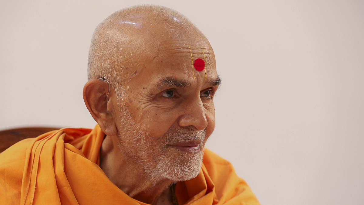 Param Pujya Mahant Swami in a divine, jovial mood
