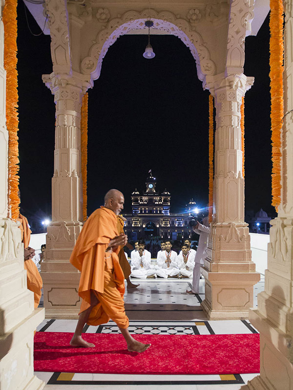 Param Pujya Mahant Swami in the mandir pradakshina