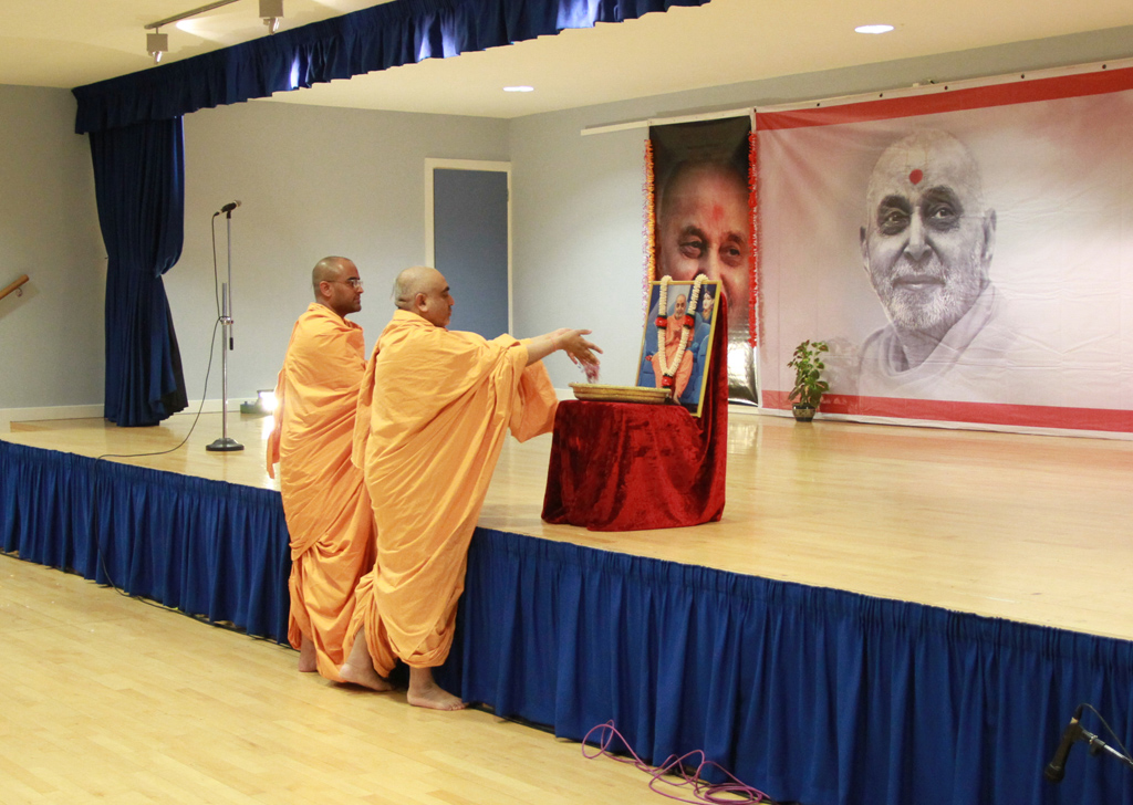 Tribute Assembly in Honour of HH Pramukh Swami Maharaj, East London, UK