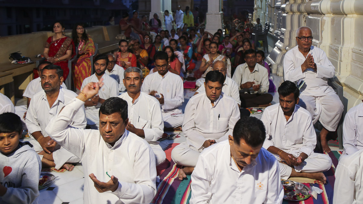 Devotees during mahapuja rituals, 28 Oct 2016