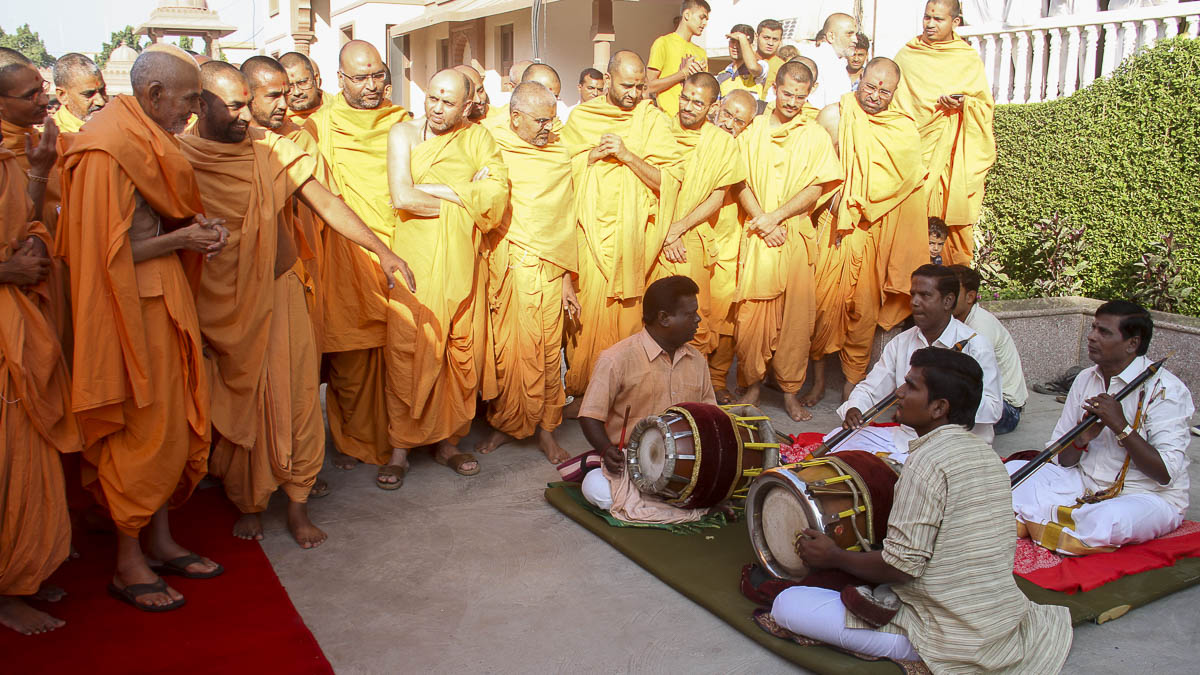 South Indian musicians perform before Param Pujya Mahant Swami, 29 Oct 2016