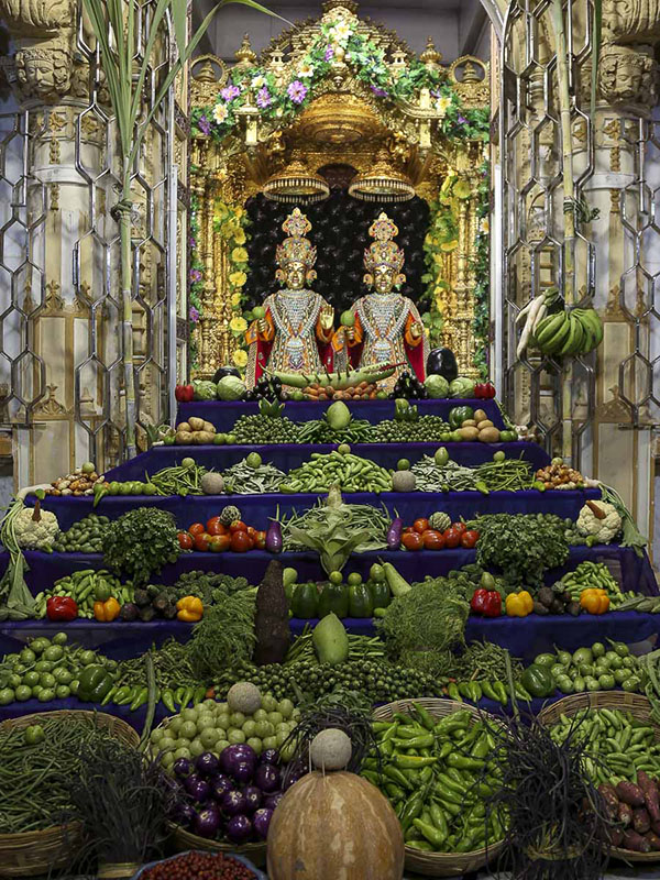 'Haatdi' - annakut of vegetables - arranged before Thakorji, 11 Nov 2016