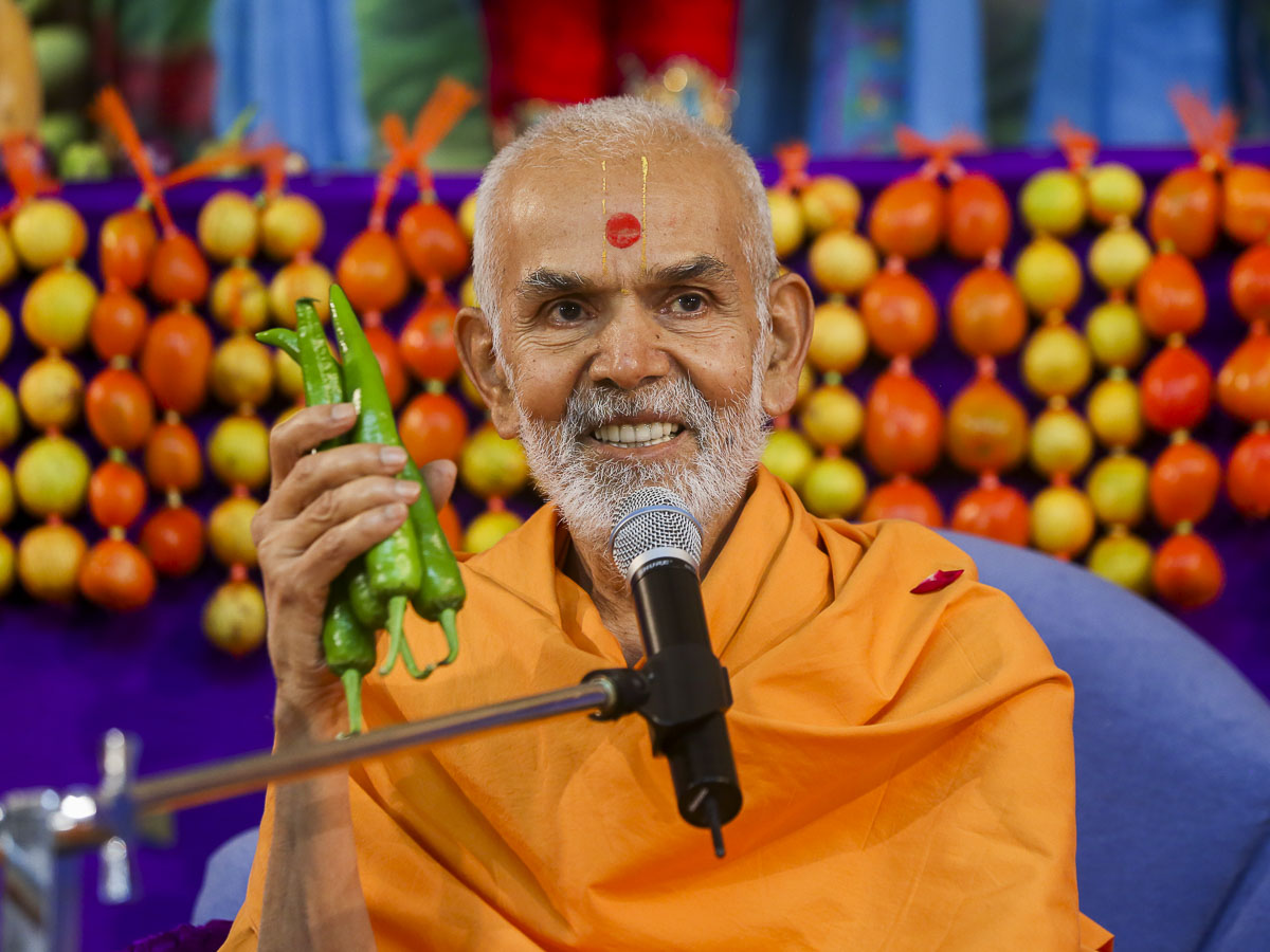 Param Pujya Mahant Swami sanctifies various fruits and vegetables offered in Thakorji's 'Haatdi' on Prabodhini Ekadashi, 11 Nov 2016