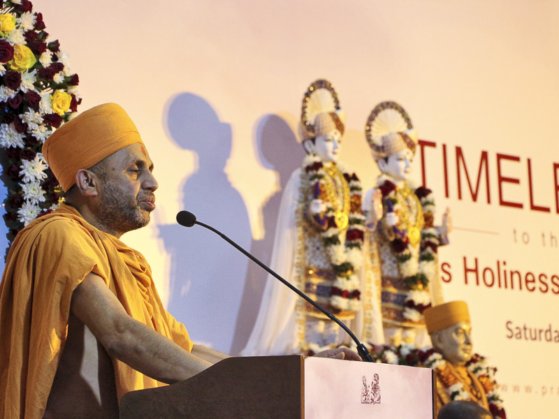 Narayancharan Swami addresses the assembly