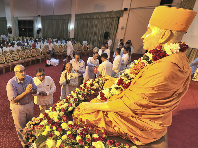 Tribute Assembly in Honor of HH Pramukh Swami Maharaj, Kampala