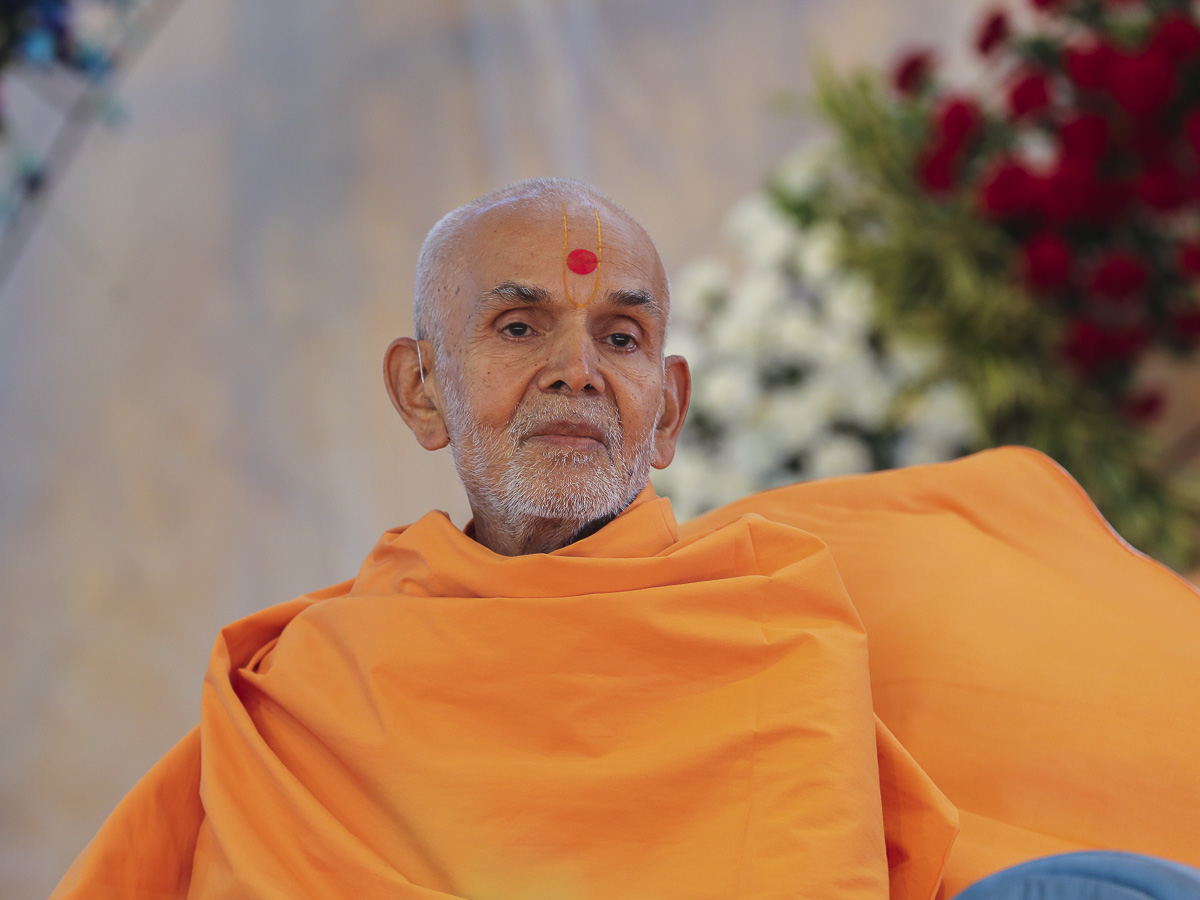 Param Pujya Mahant Swami in a divine mood, 24 Nov 2016