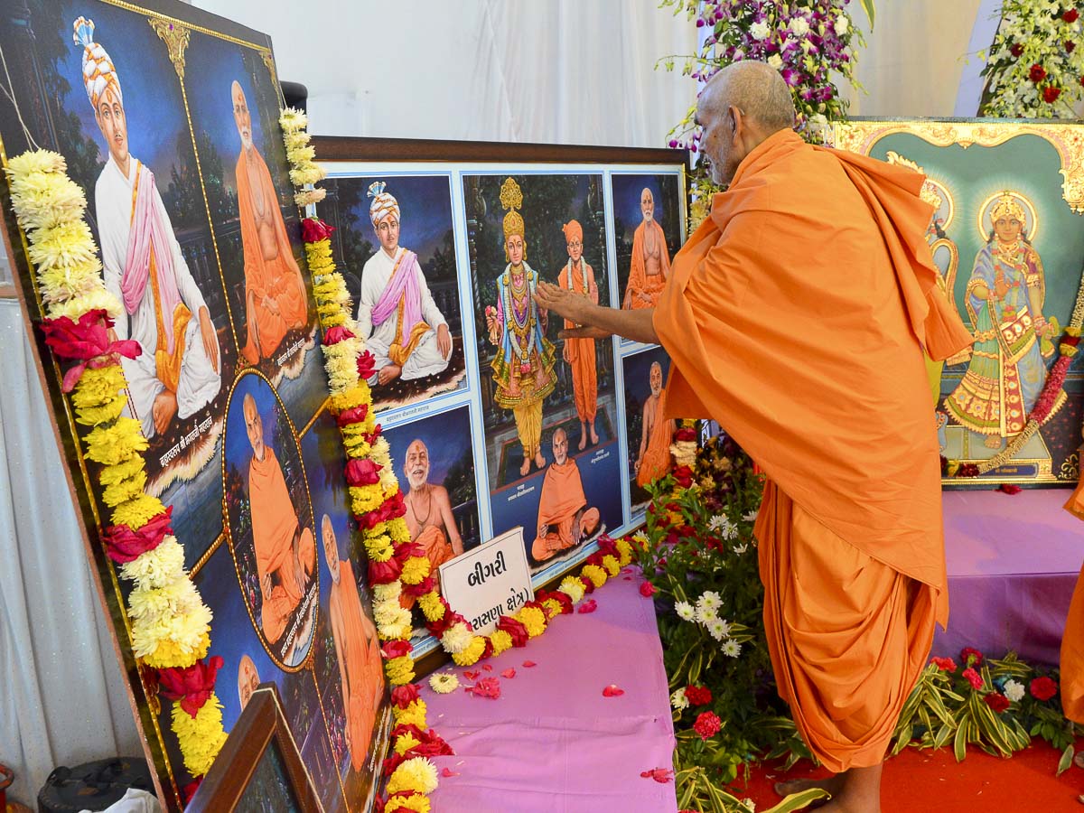 Param Pujya Mahant Swami performs murti pratishtha rituals, 26 Nov 2016