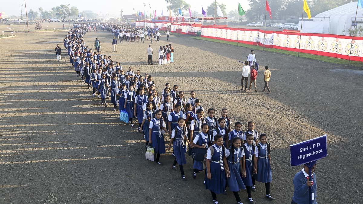Students arrive to visit Swaminarayan Nagar