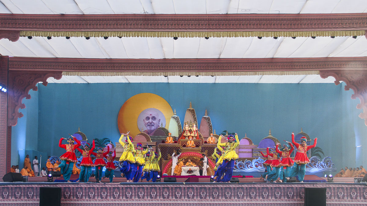 Youths perform cultural dance before Param Pujya Mahant Swami