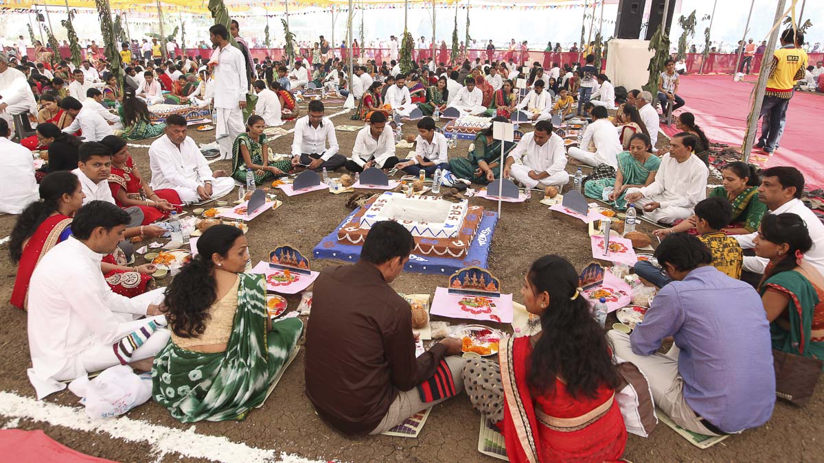 Devotees participate in Shri Swaminarayan Mahayag