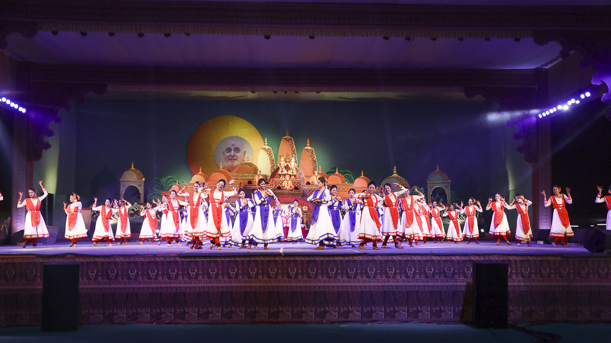 Yuvatis perform a cultural program