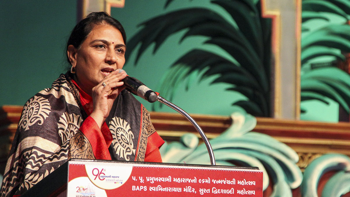 Mayor of Surat Ashmita Shiroya addresses the assembly