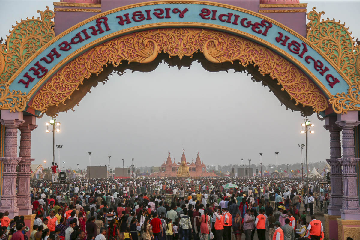 Devotees and well-wishers arrive to visit the Swaminarayan Nagar