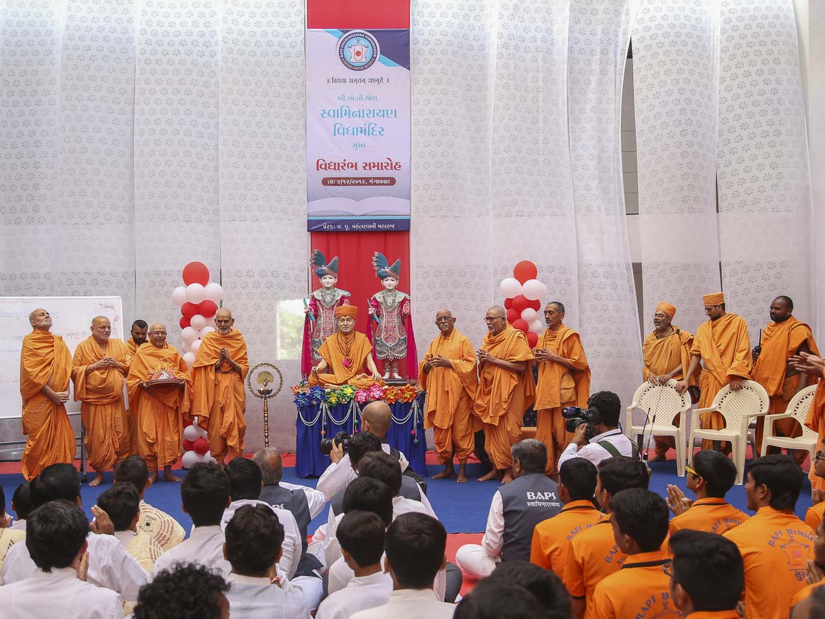 Param Pujya Mahant Swami Maharaj and senior sadhus during opening ceremony of Swaminarayan Vidyamandir