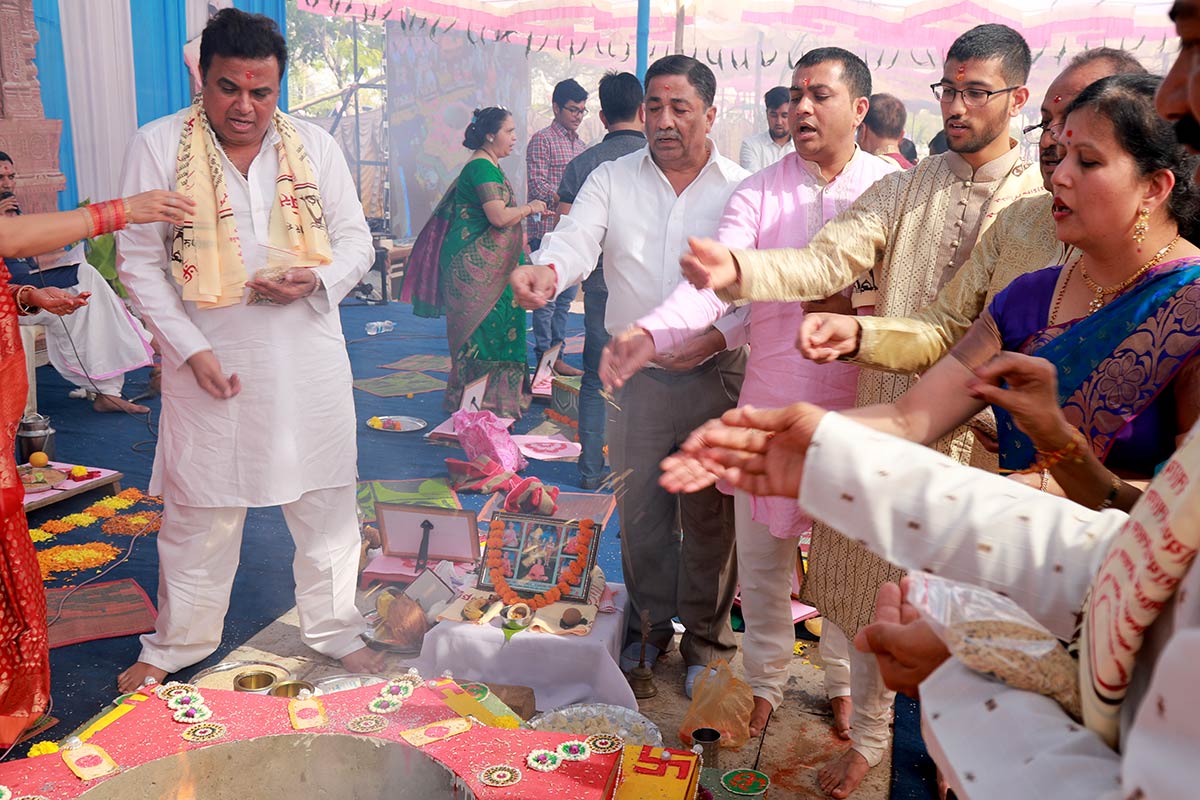 Devotees participate in mahayaag, 10 Dec 2016