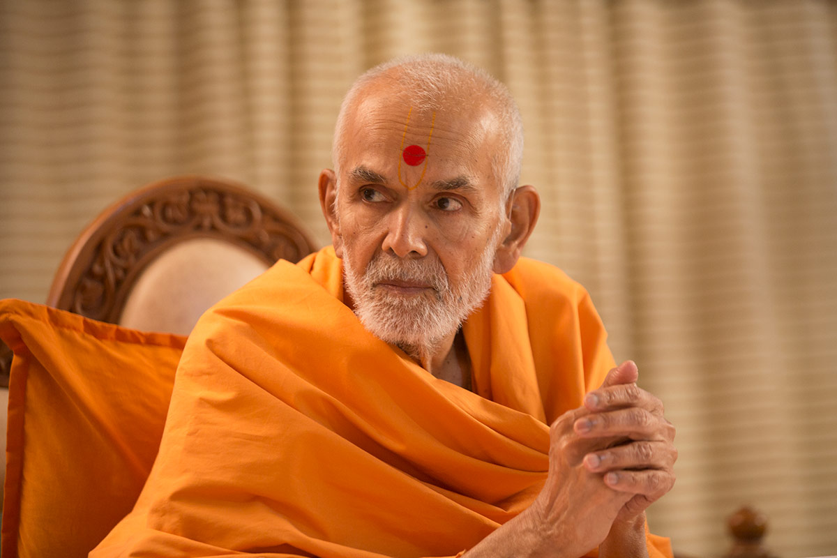 Param Pujya Mahant Swami Maharaj in a divine mood, 10 Dec 2016