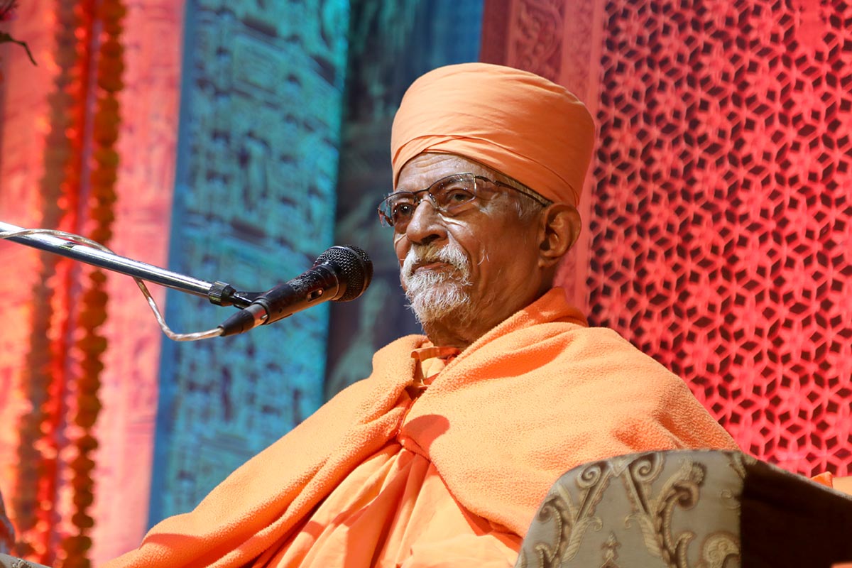 Pujya Doctor Swami delivers a discourse, 11 Dec 2016