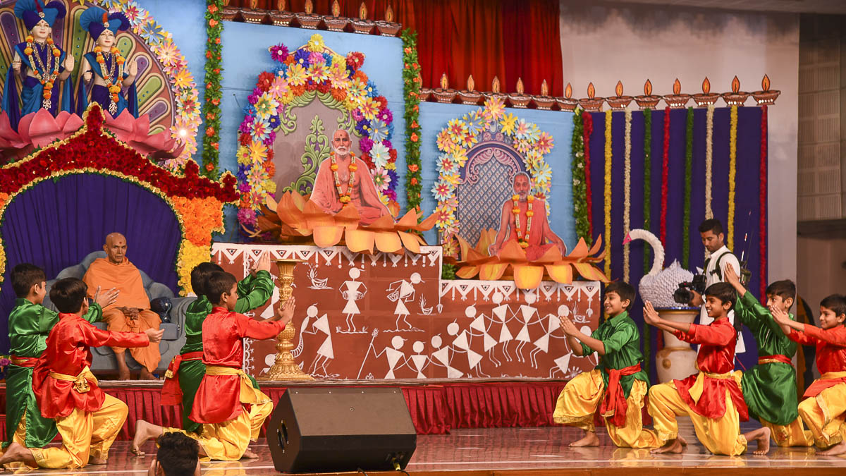Children perform a cultural dance before Param Pujya Mahant Swami Maharaj, 13 Dec 2016