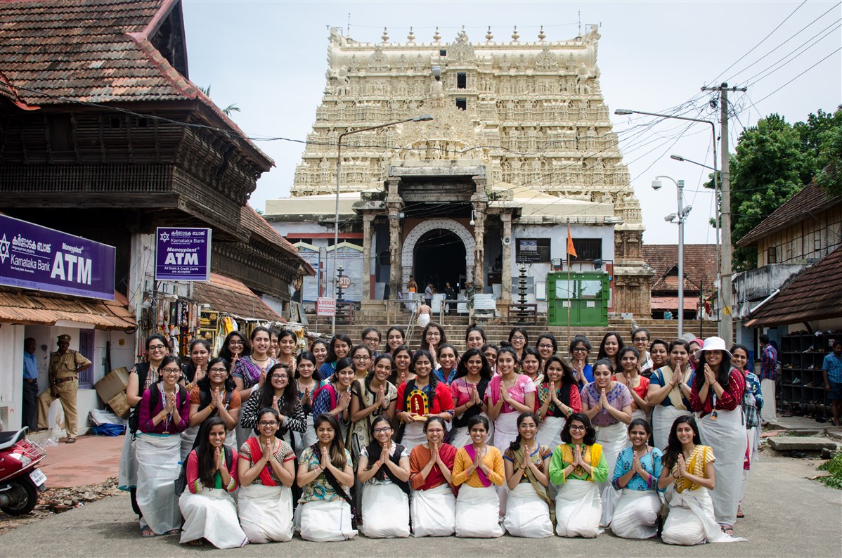 Group photo at Padmanabhaswamy Mandir, Kerala