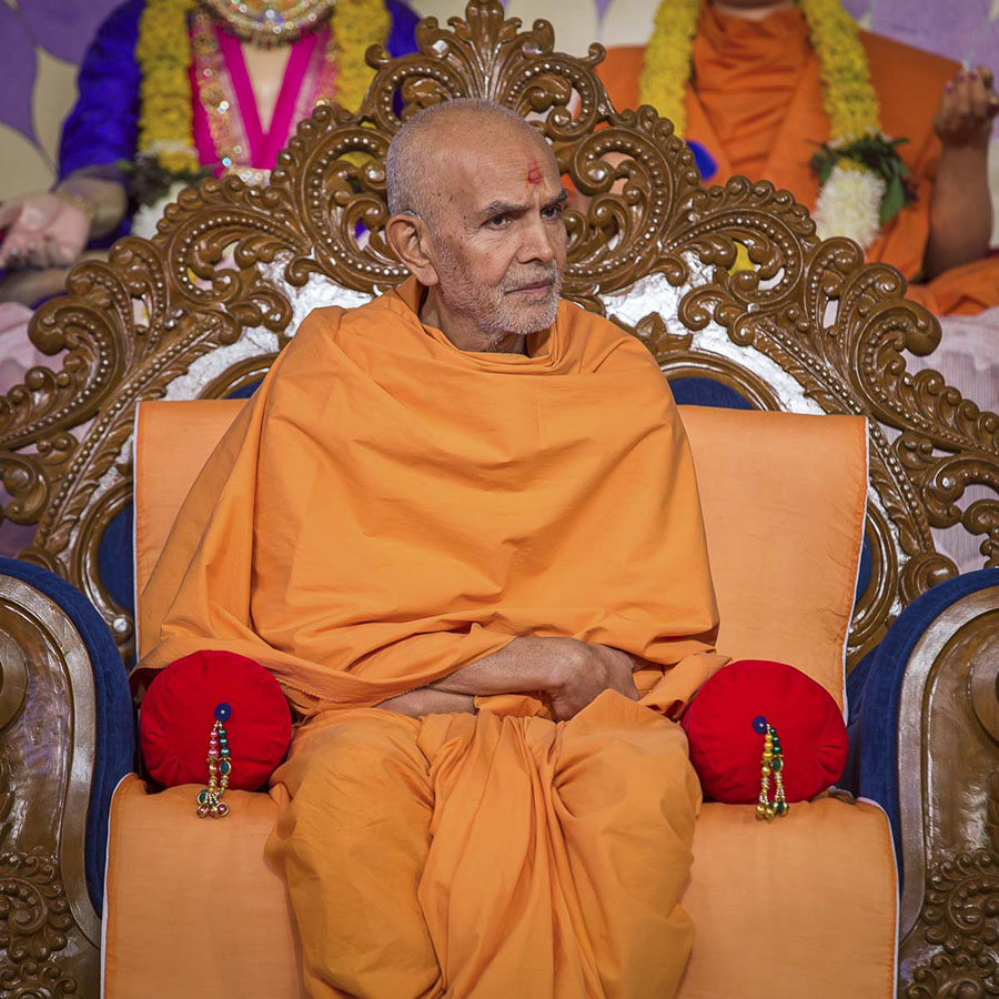 Param Pujya Mahant Swami Maharaj during the assembly, 23 Dec 2016