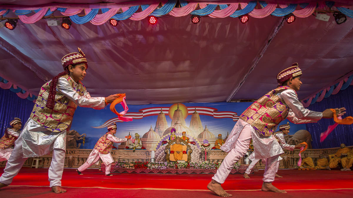 Children perform a cultural dance in the assembly, 23 Dec 2016