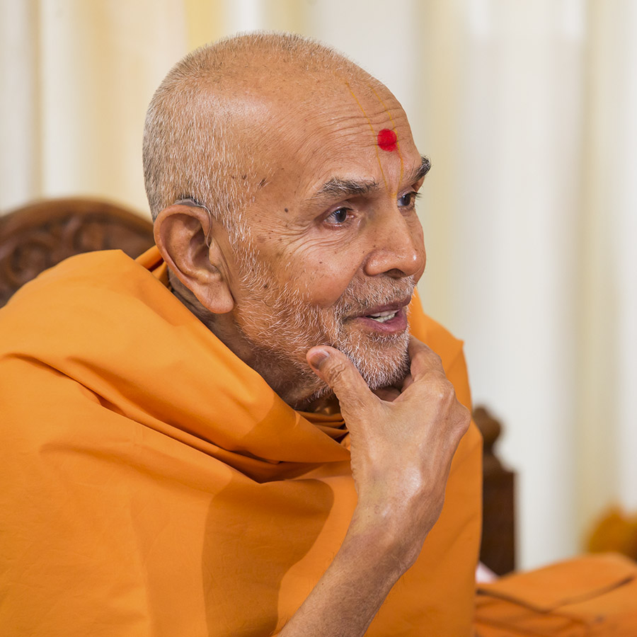 Param Pujya Mahant Swami Maharaj in a divine mood, 24 Dec 2016