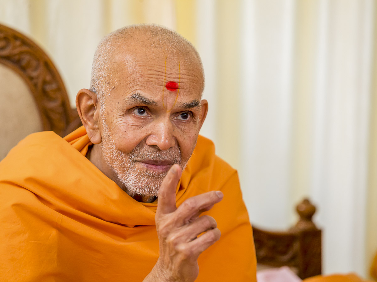 Param Pujya Mahant Swami Maharaj in a divine mood, 24 Dec 2016